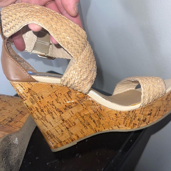 Steve Madden Basket Weave Wedges • Sz 6.5 • Wraps Around Ankle • Beige/Tan • EUC - Picture 4 of 17
